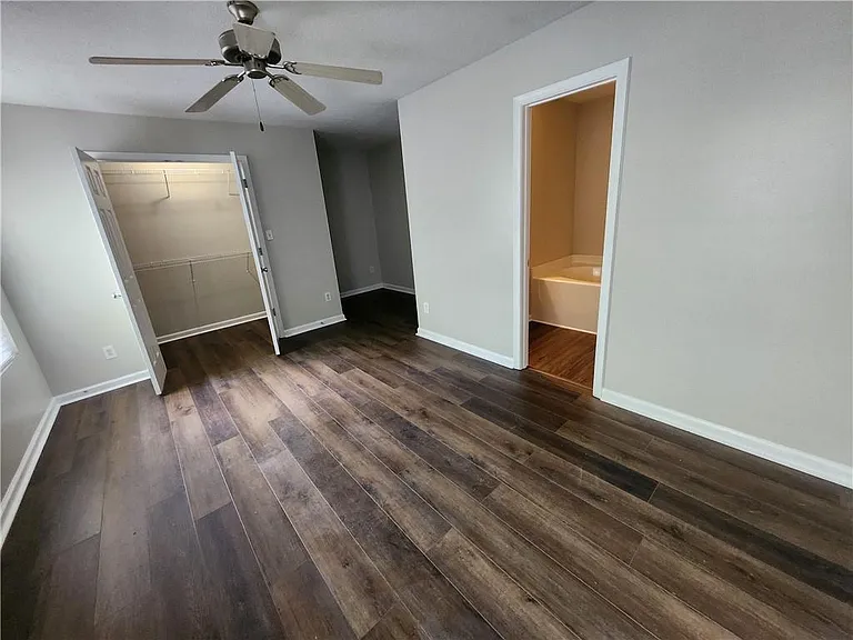 4217 Legacy Sq — Photo 15