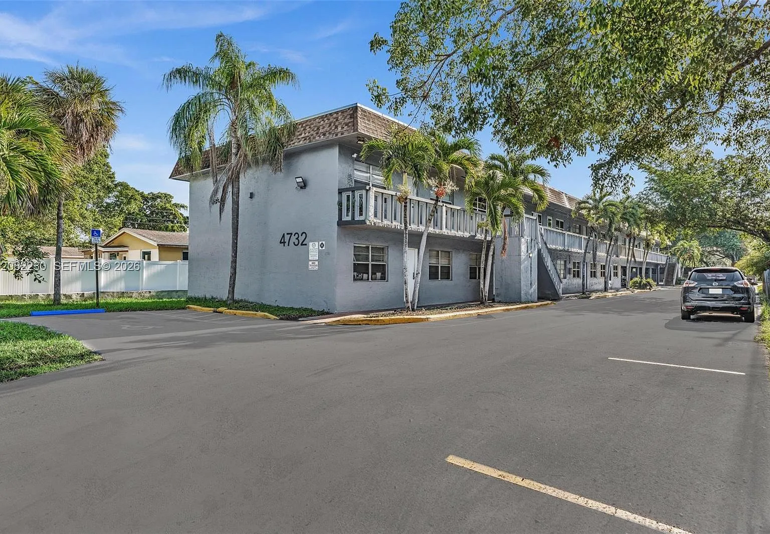 Palms At Dania Beach Condo — Photo 1