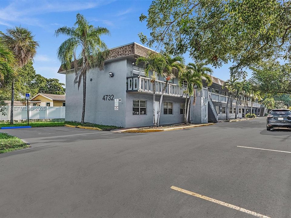 1st image of 4732 SW 33rd Ave APT 203