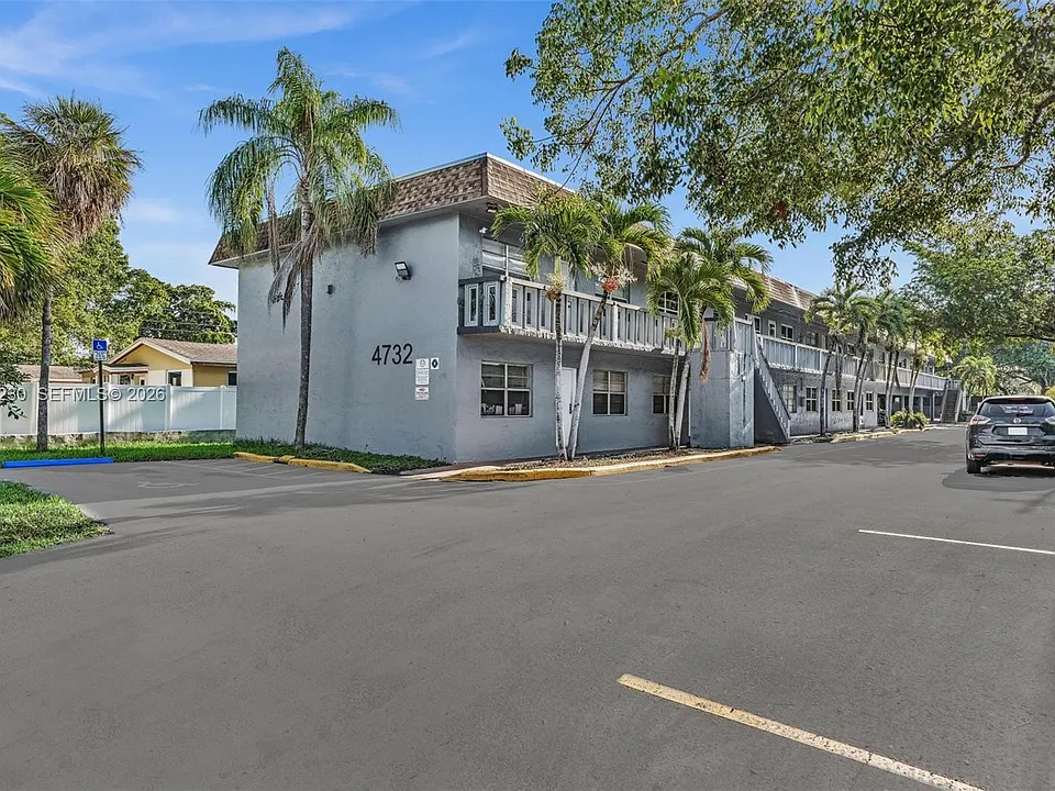 4732 SW 33rd Ave #203