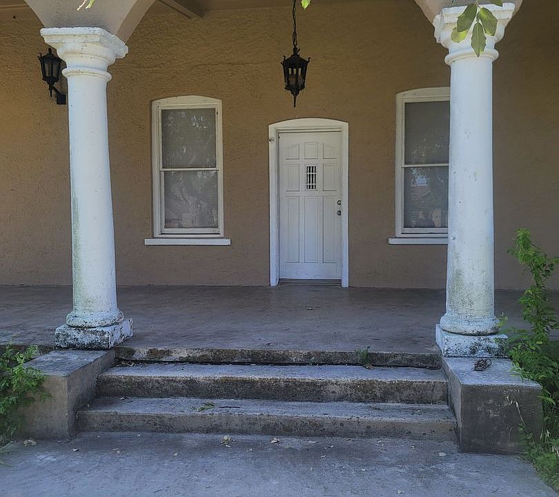 1st image of 1811 E Court St