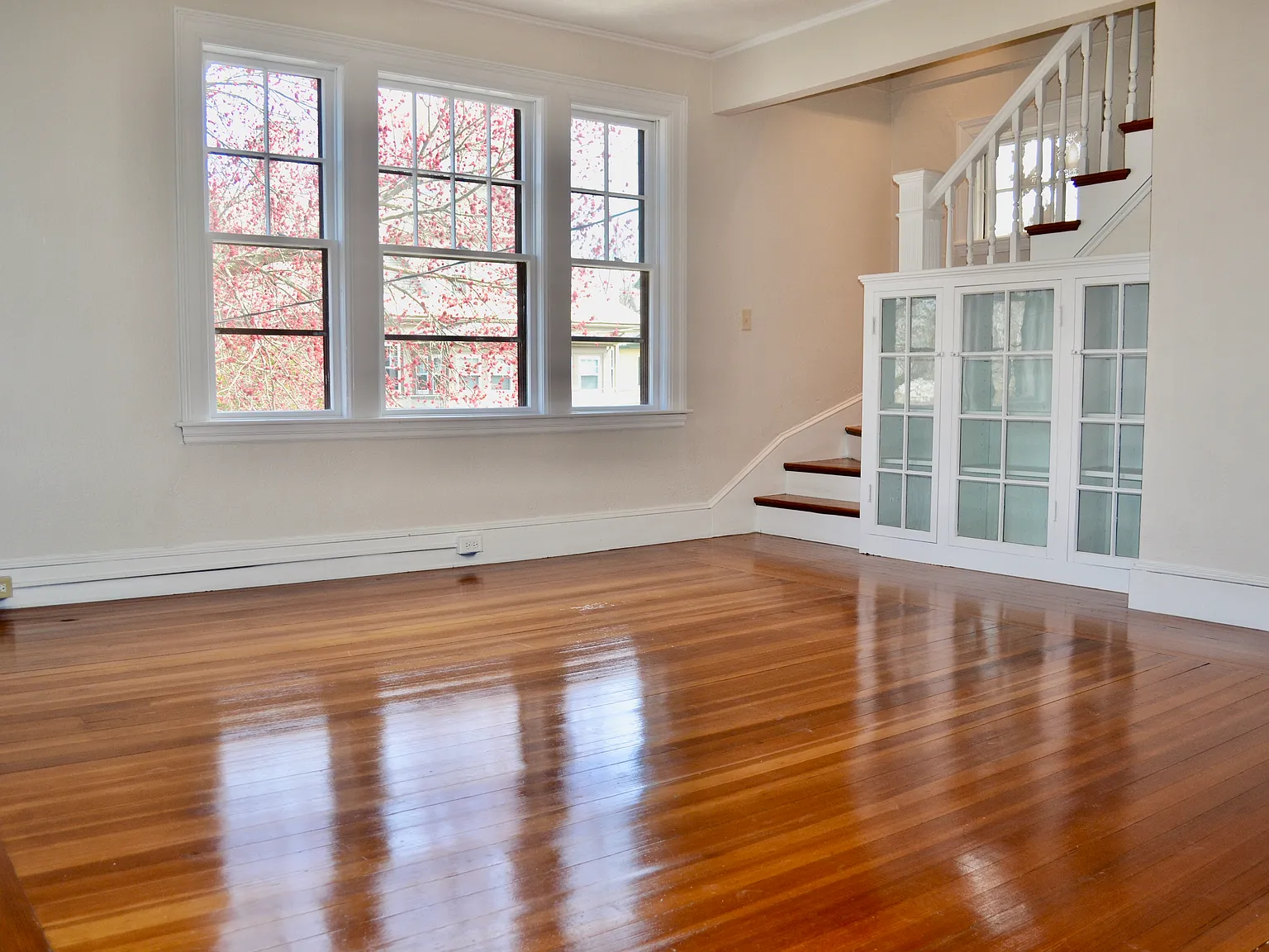 2 bed, 975 sqft, $3,300 — Photo 1