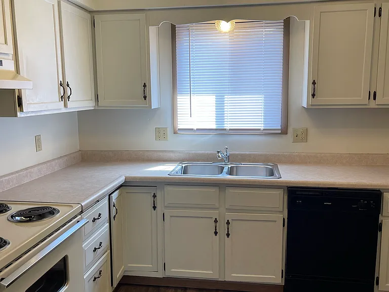 807 E Washington St #5 — Photo 3
