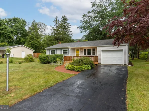 652 Kansa Ave, Pennsylvania Furnace, PA 16865