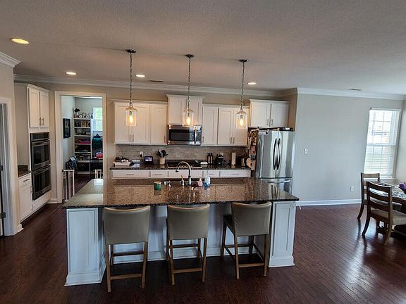 2nd image of 904 Darlene Ct