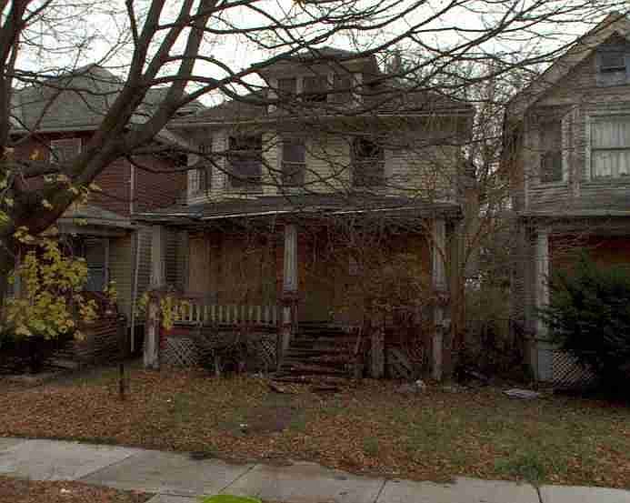 3275 Lothrop