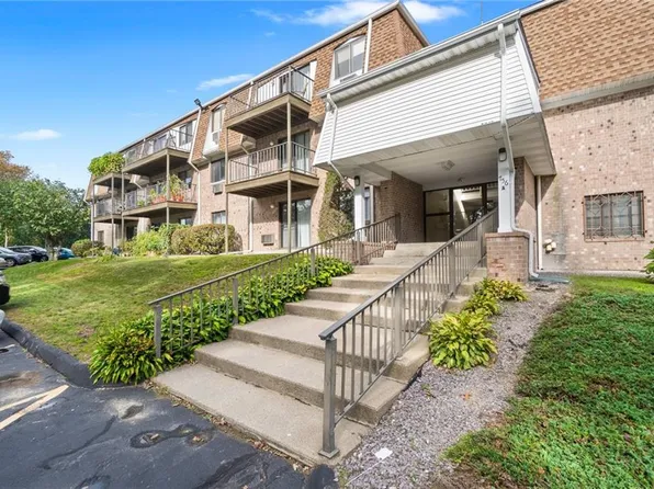 756 Quaker Ln #A308, East Greenwich, RI 02818
