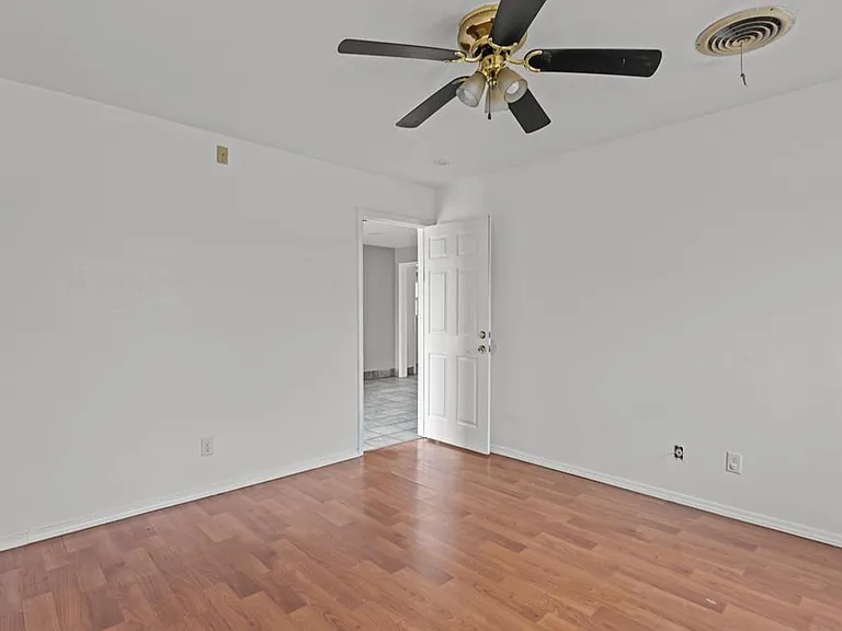 4305 Parkdale Dr — Photo 7