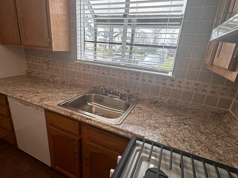 551 Clubhouse Ct #9 — Photo 10