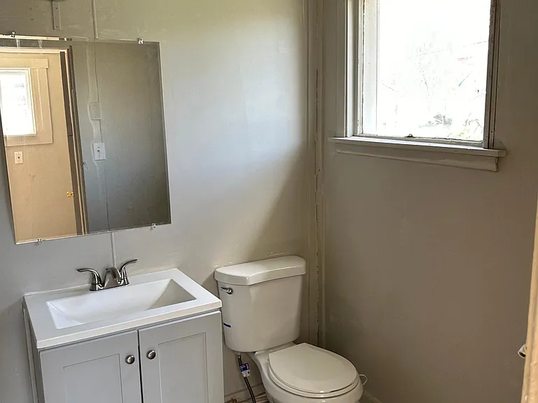 2210 Lee Ave — Photo 7