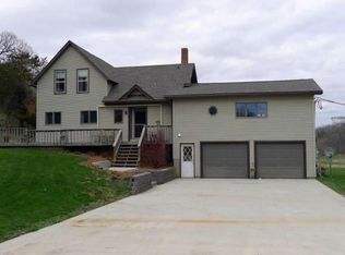 N19556 Peacock Rd, Ettrick, WI 54627