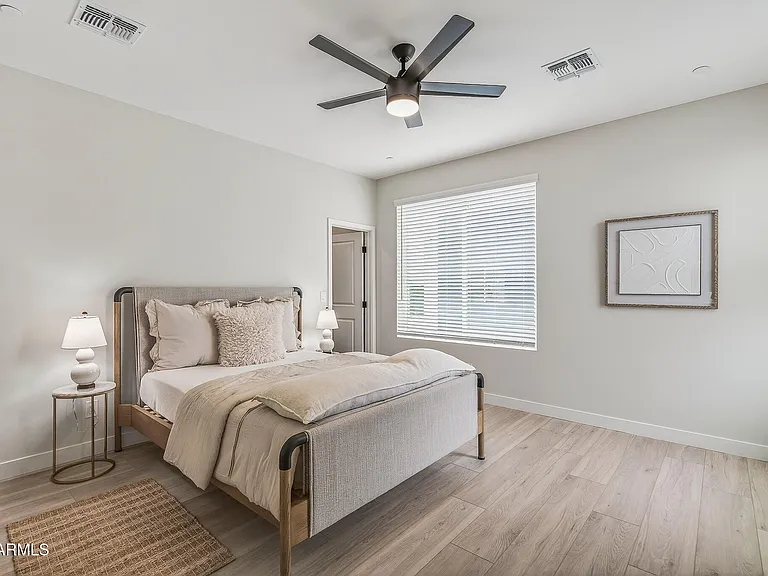 2601 E Clarendon Ave #3 — Photo 29