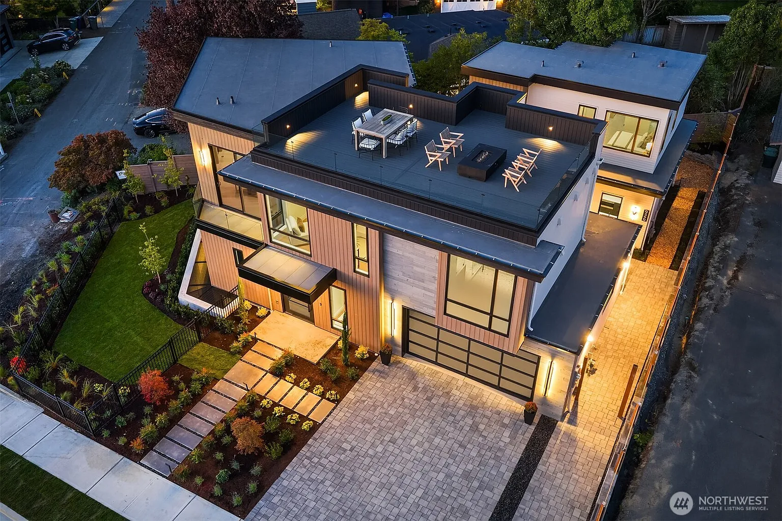 928 and 926 18th Avenue W photo 1