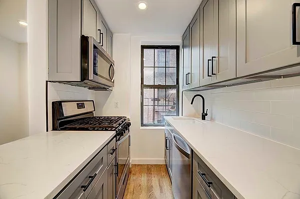 Rented by REAL New York | media 17