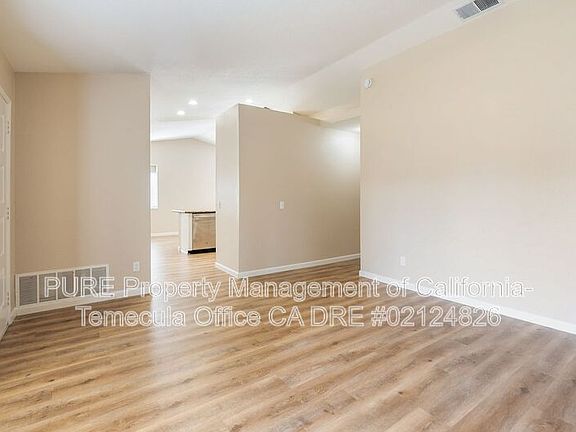 3rd image of 39481 Oak Cliff Dr