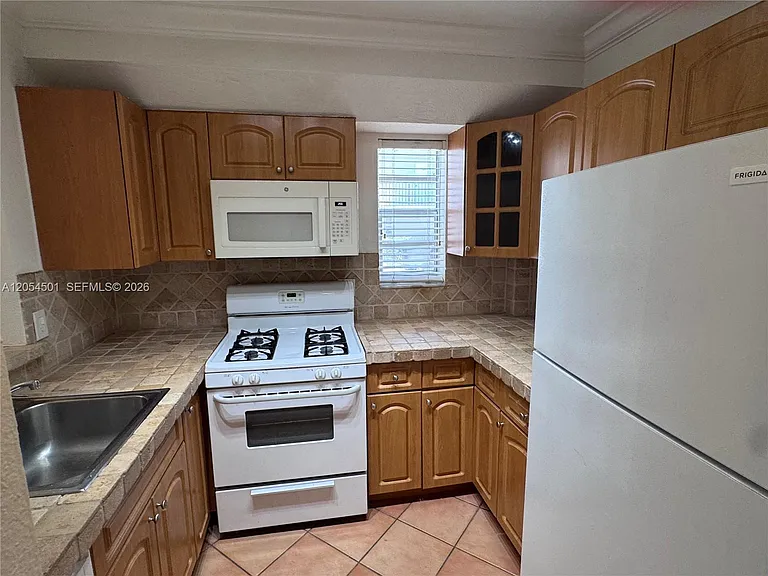6705 N Kendall Dr #301 — Photo 6