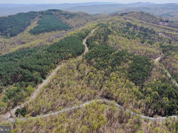2 Bluffs Rd, Fort Ashby, WV 26719