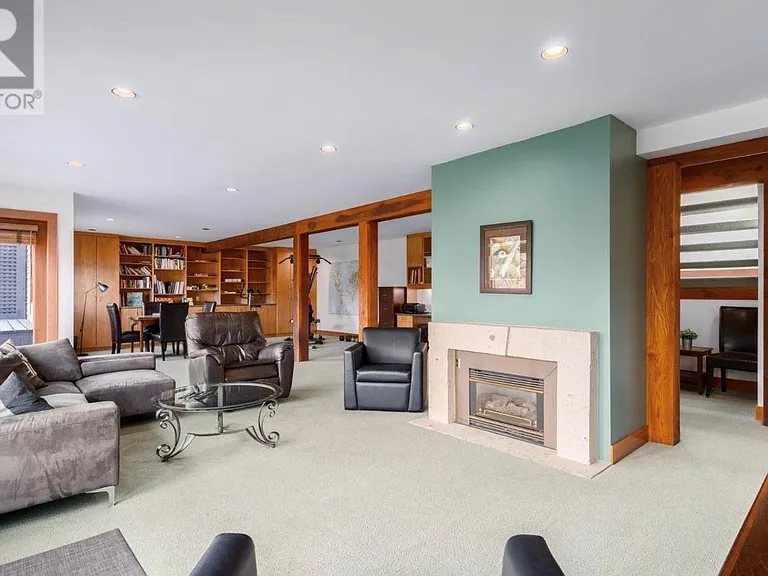 552 Beachview Dr — Photo 16