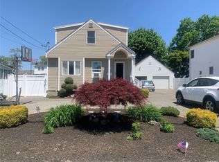 214 44th St, Lindenhurst, NY 11757