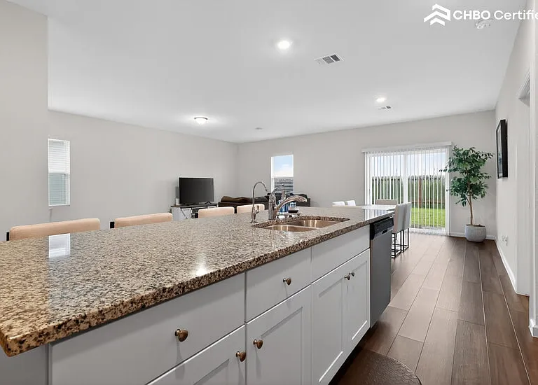 1052 Long Bay Ct — Photo 9