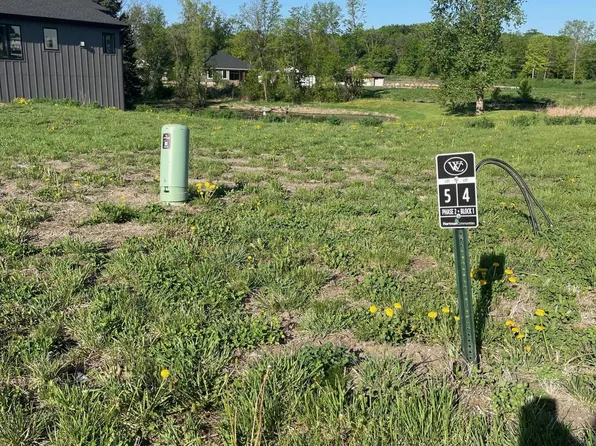 1954 Campfire Dr E, Waconia, MN 55387