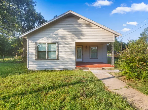 701 E 15th St, Cameron, TX 76520