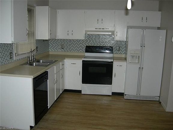 2nd image of 6068 Applecrest Ct Unit E