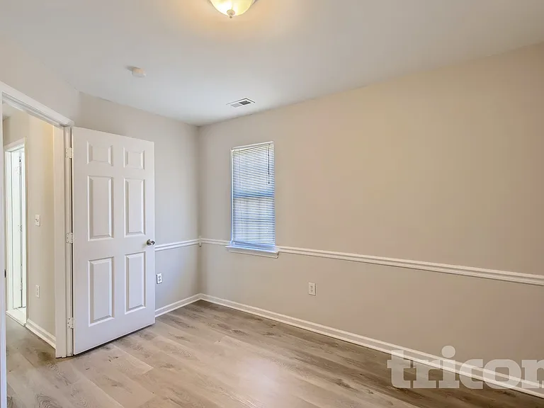 9022 Jaldena Dr — Photo 10