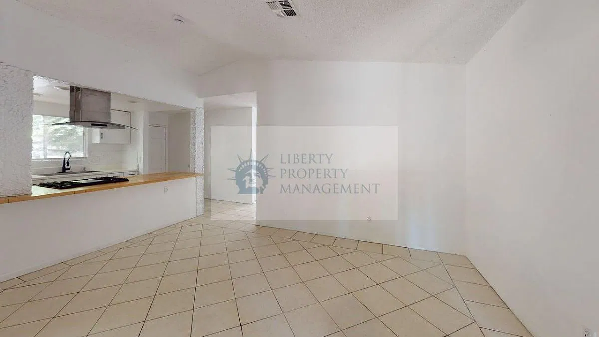 3 bed, 1312 sqft, $2,195 — Photo 4