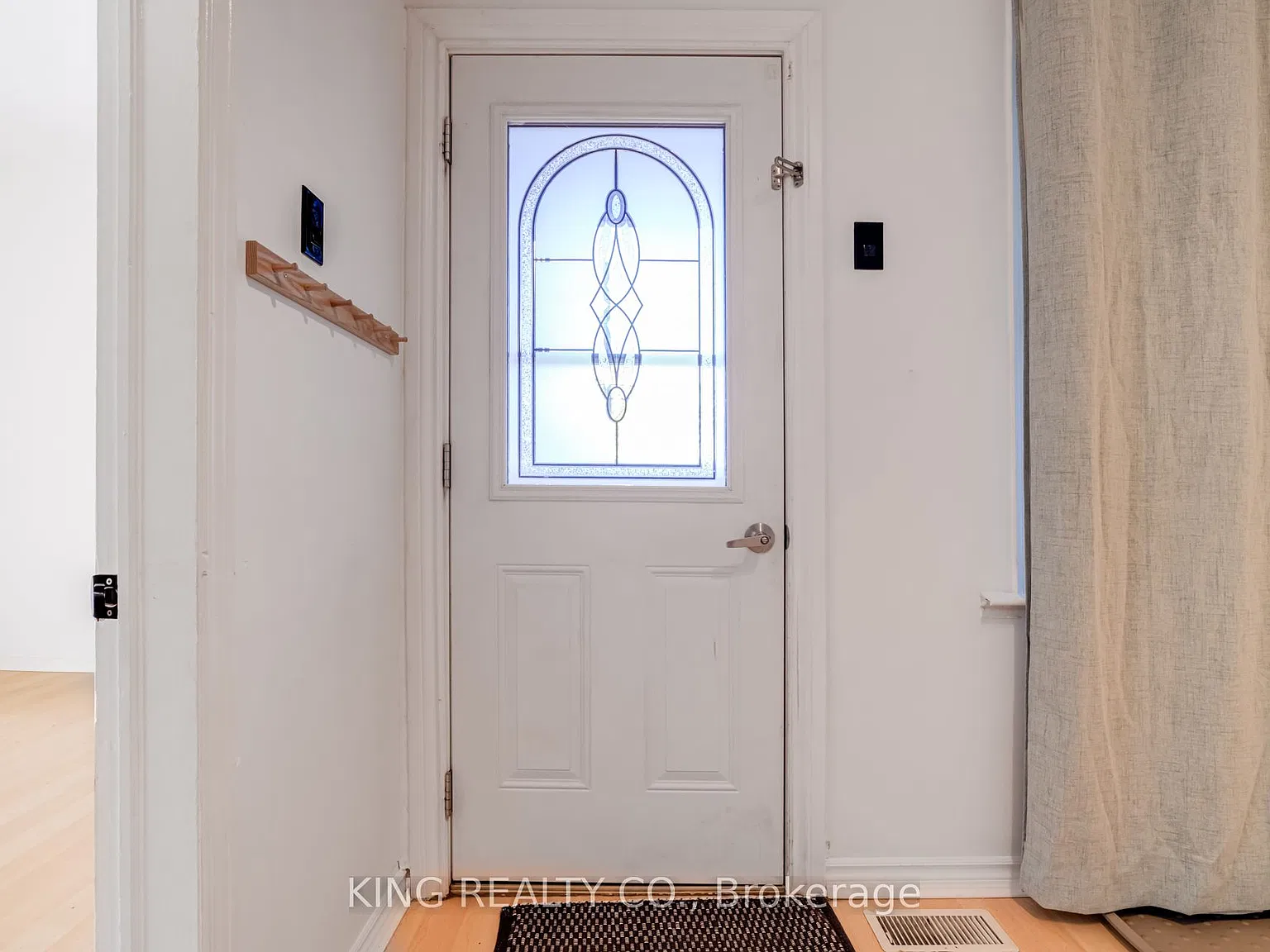 3 bed, $2,100 — Photo 4