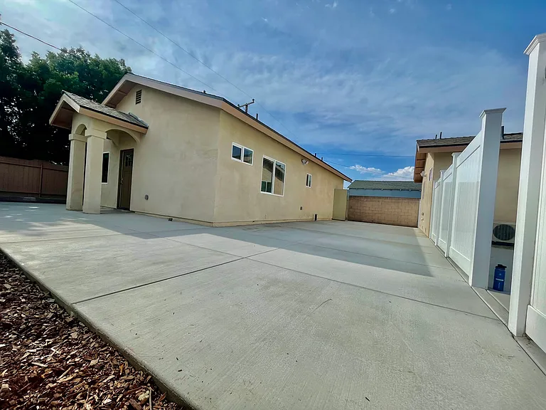 4747A Hazelbrook Ave — Photo 8