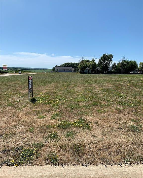 2nd image of 829 Main St S Lot 3