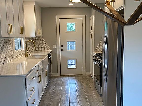 4th image of 2032 Brighton Ave