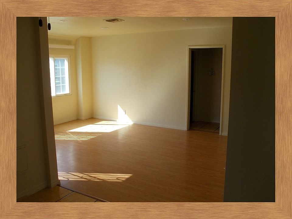 2nd image of 10314 S Gramercy Pl