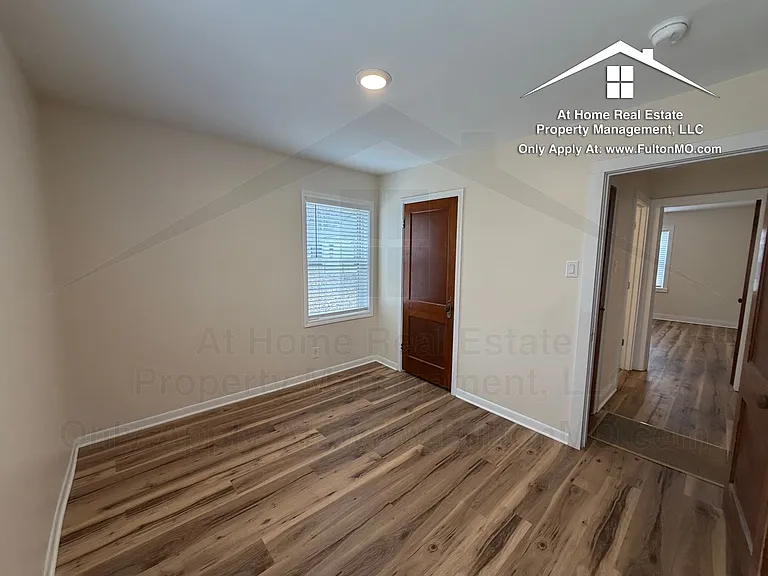 703 W 7th St — Photo 29