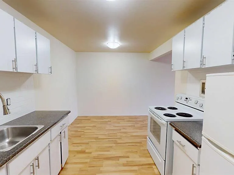 9807 108th Ave #309 — Photo 3