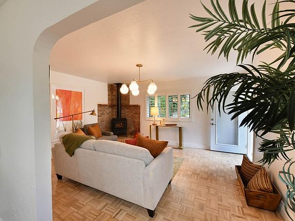 4th image of 286 Hutchins Avenue