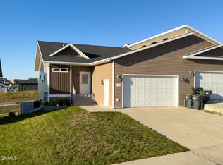 306 Lena Ct SE, Mandan, ND 58554