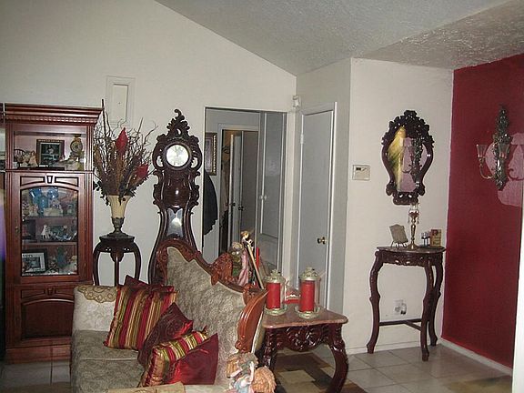 4th image of 1902 Summer Place Dr