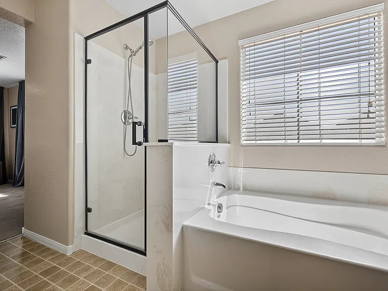 10847 Iona Island Ave — Photo 21