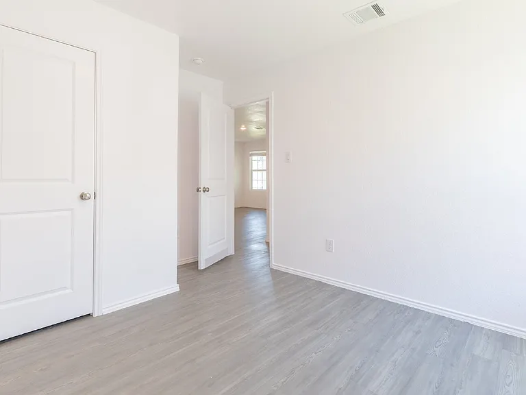 2807 Ruby Xing — Photo 17