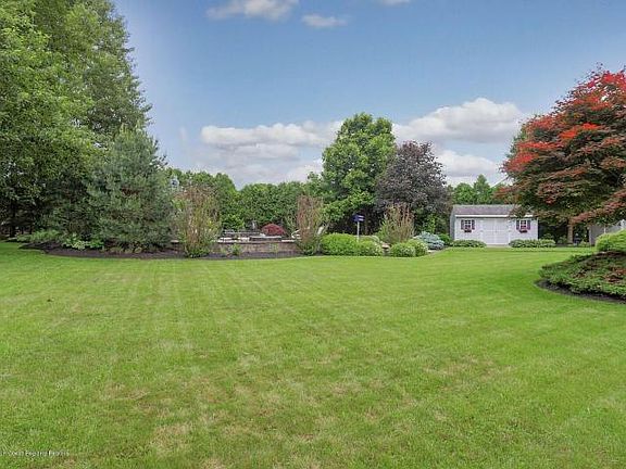 4th image of 1 Hampshire Ct