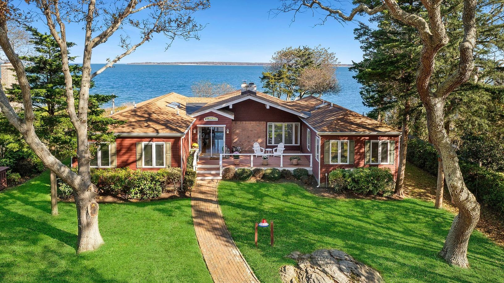  Stunning Kings Point Waterfront