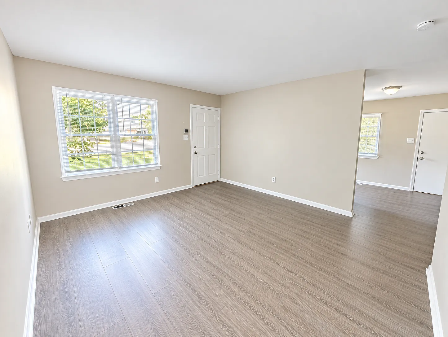 3 bed, 960 sqft, $1,950 — Photo 4