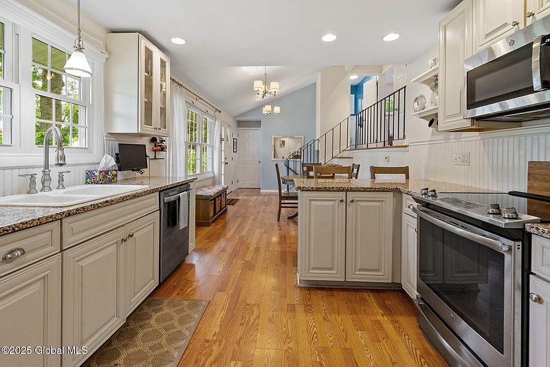 4th image of 12 Glen Terrace
