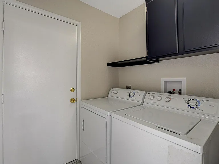 272 Spring Hills Ln — Photo 9