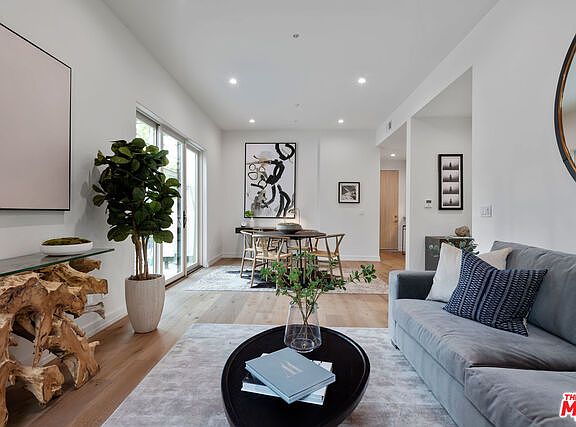 4th image of 1041 N Spaulding Ave #106