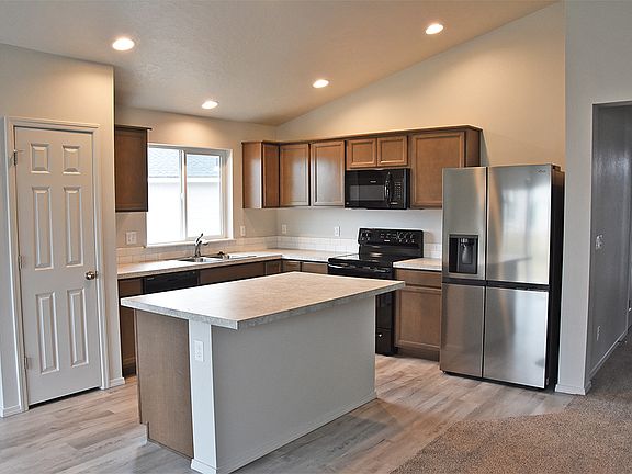 Kitchen with center island