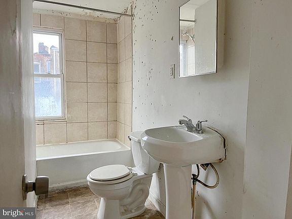 5th image of 2452 Etting St