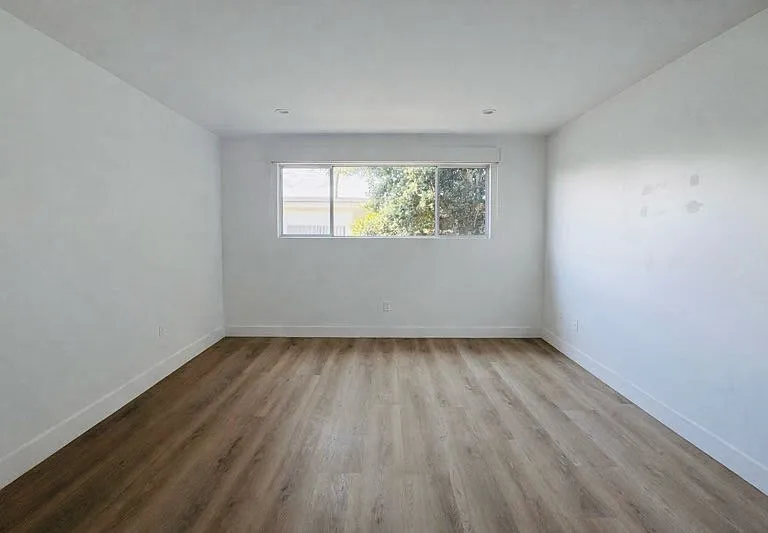 605 San Vicente #202 — Photo 14